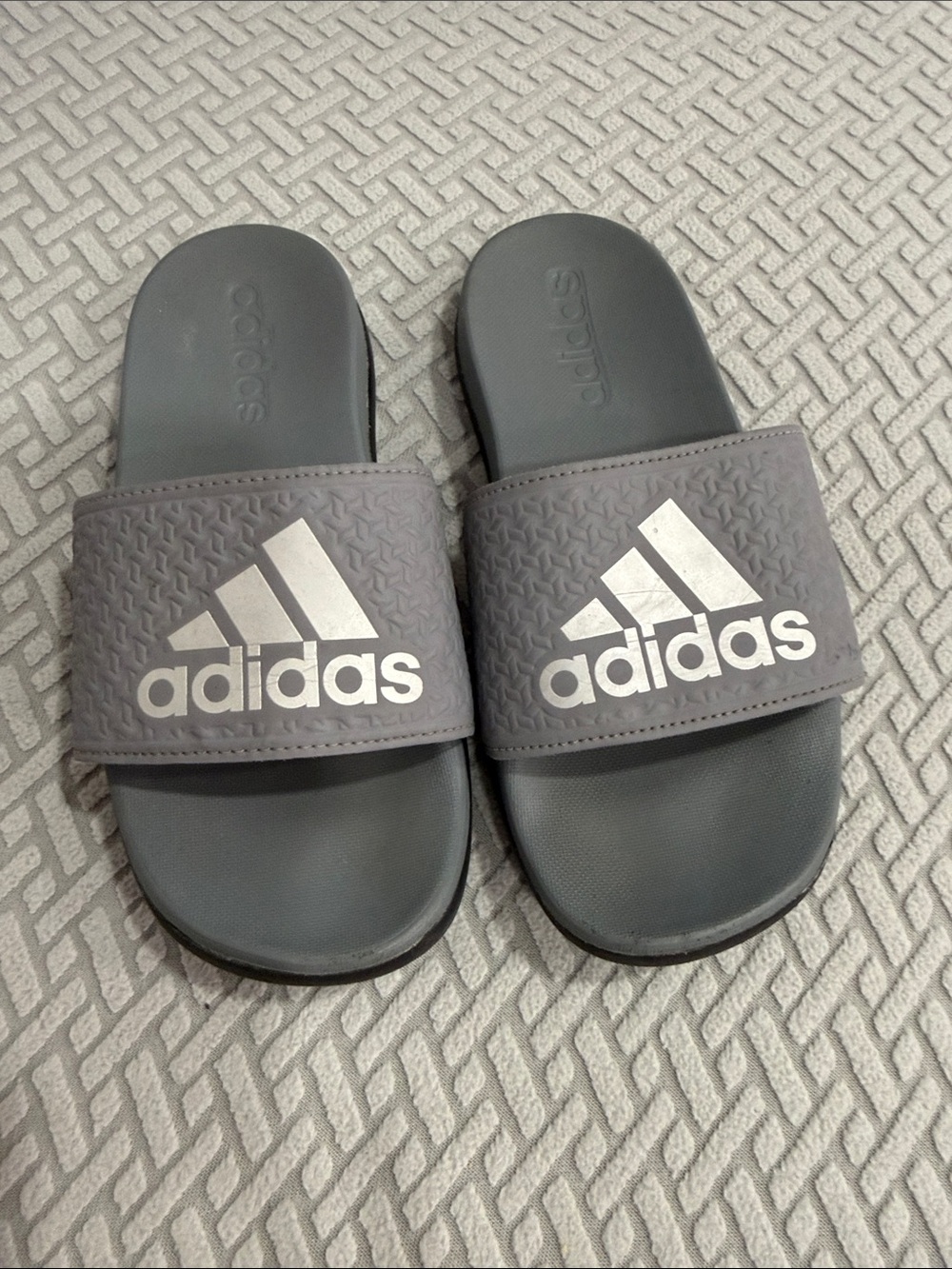 Adidas Grey Sportswear Adilette Aqua Slides Size 1 Kids Comfy Swim Shoes - Picture 2 of 9
